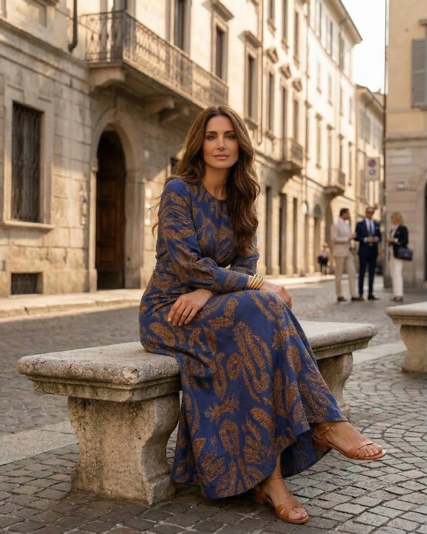 Isadora – Vestito Midi Elegante con Nodo in Vita e Stampa Artistica